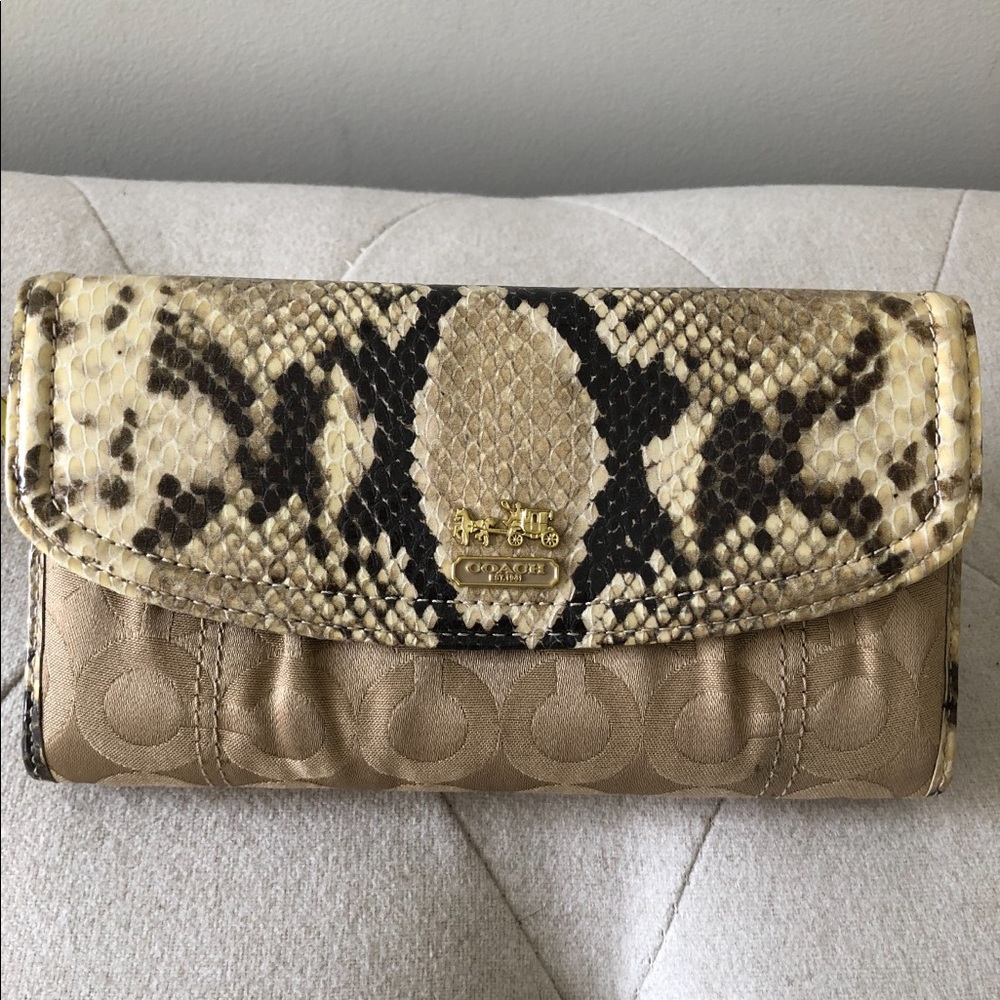 BRAND NEW! NEVER BEEN USED! Coach Reserve Wallet